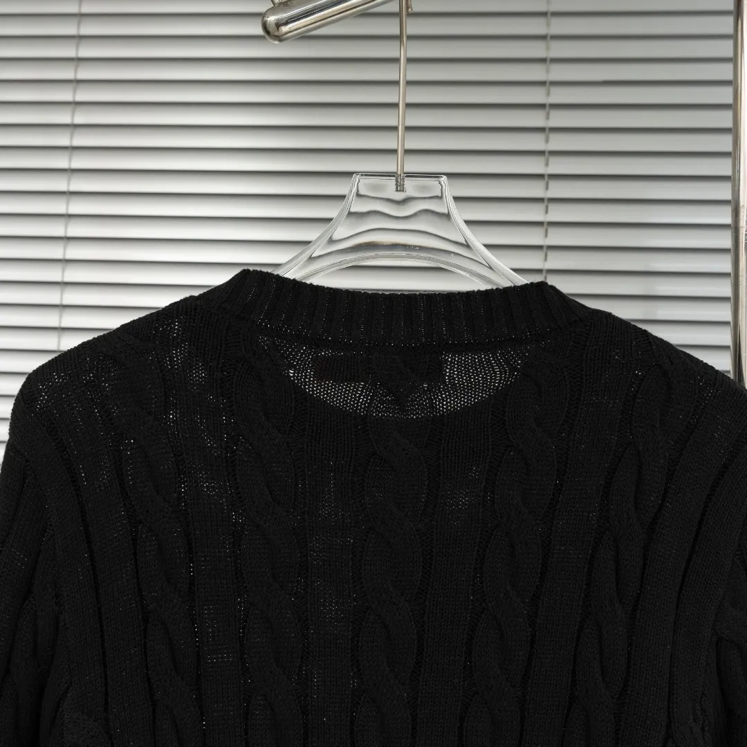 P280 top version (different currencies). You can scan the code to enter the official website. Style: Ralph Lauren POLO Ralph Lauren small label embroidered knitted old money style long-sleeved sweater. Color: Picture color. Size: S-XL. Fabric: pure cotton. Accessories: full set of customized accessories. No gender distinction. Same style for men and women.